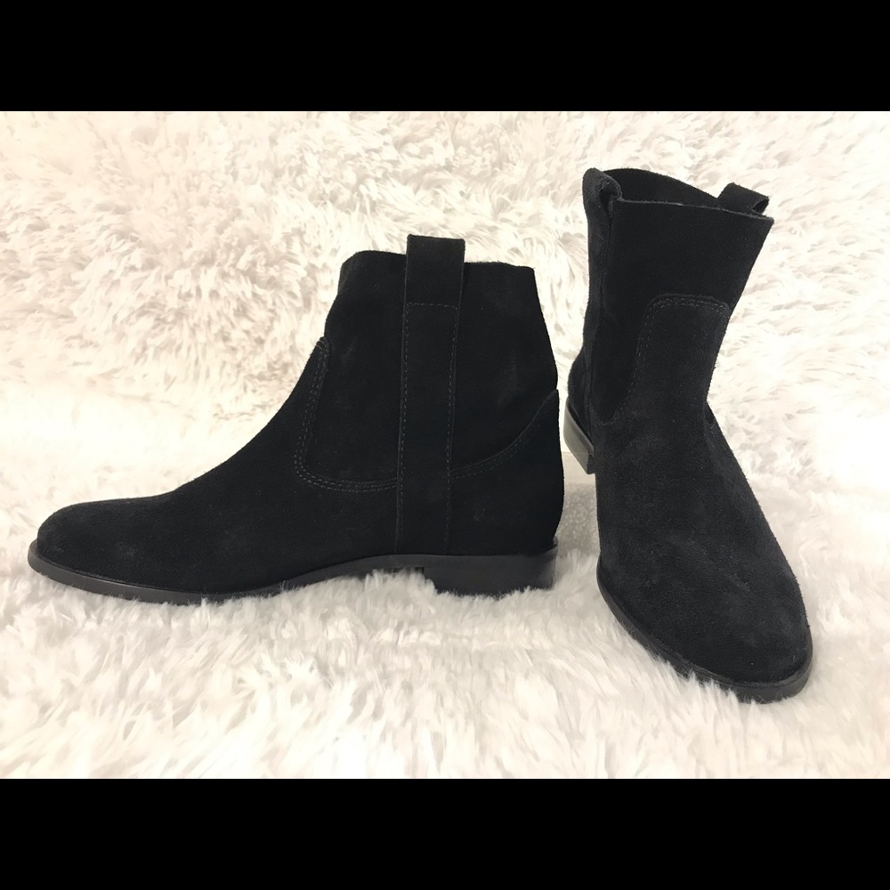 Gianni Bini Women's Black Suede Leather Ankle Flat Pull On Boot Size 7 NEW